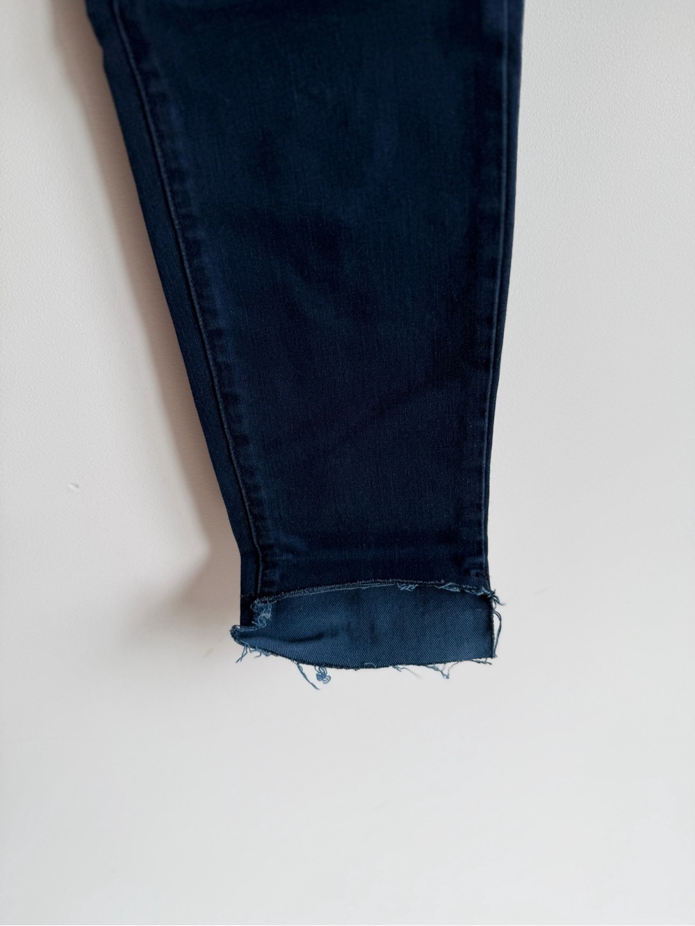 Michael Kors Skinny Ankle Jeans | Dark Wash | Raw Hem | Size 6 - Picture 3 of 7